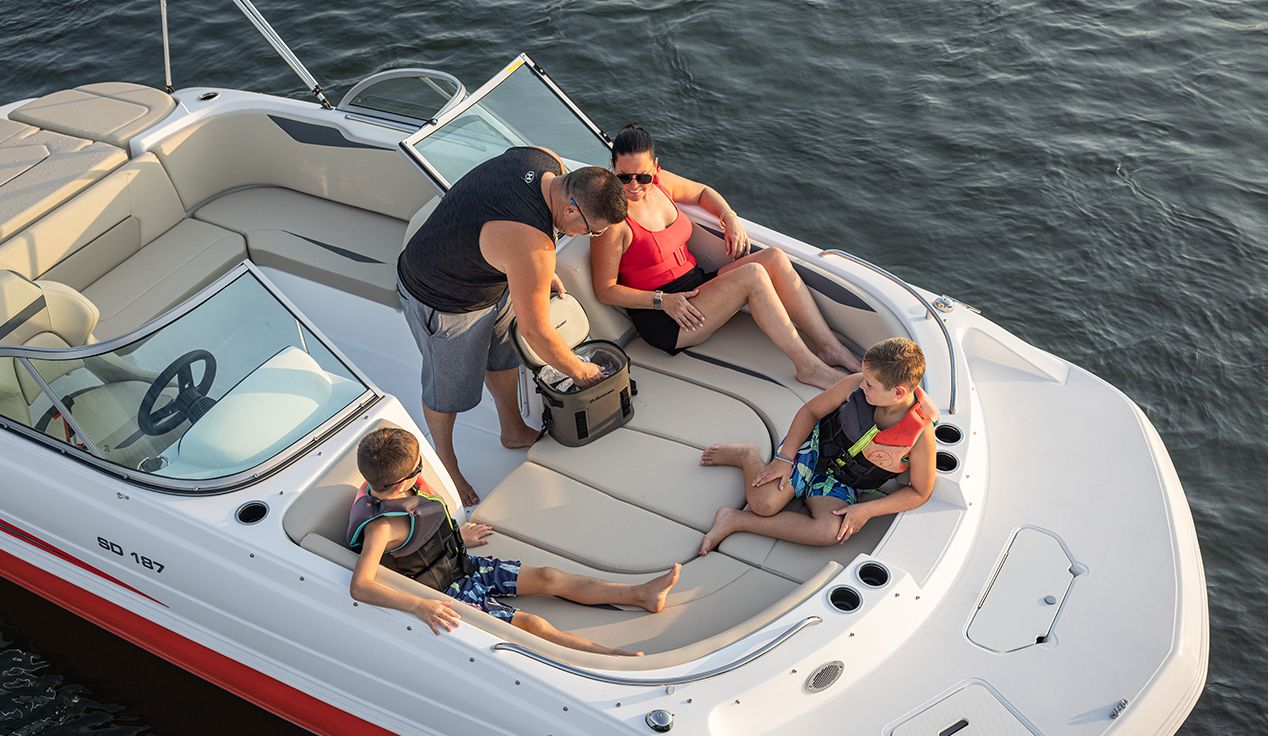 Specs: SunDeck 187 IO Sterndrive | Hurricane Deck Boats EN-CA