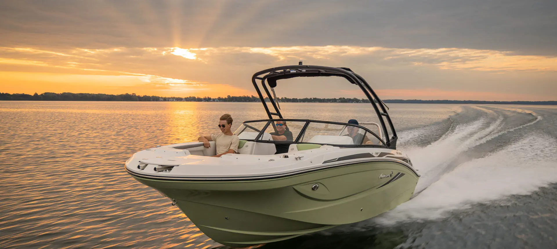 Side-view of Hurricane Sundeck 2050 OB on the water.