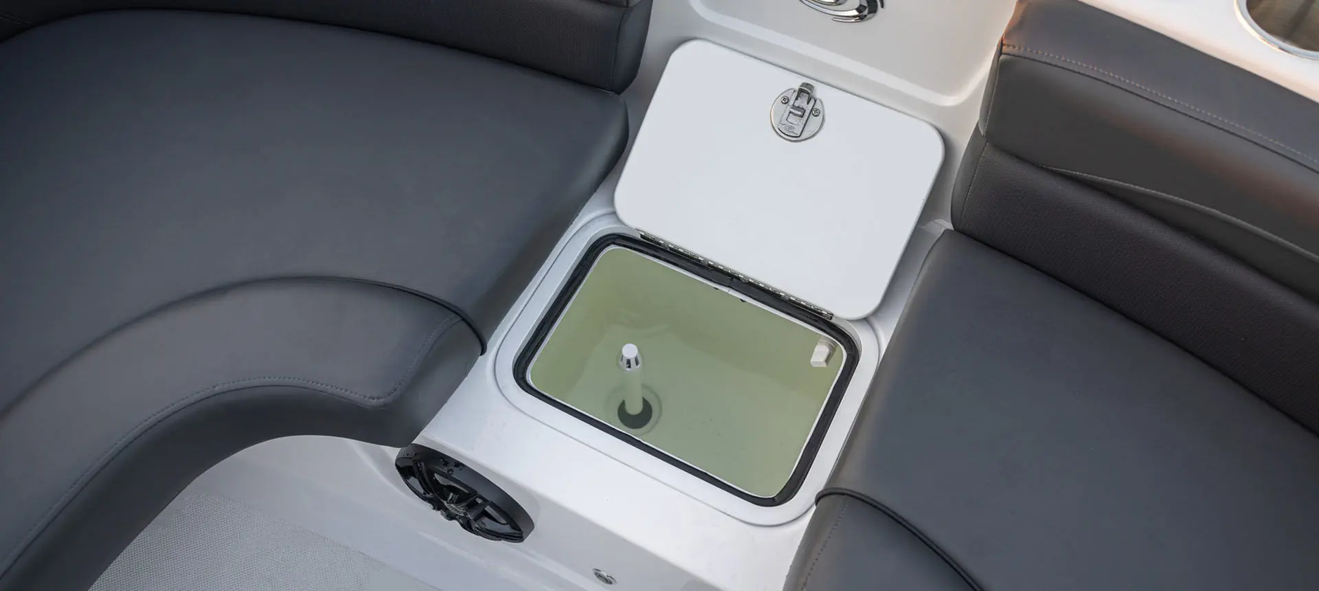 Live well compartment on a Hurricane Sundeck Sport 192 RL OB.