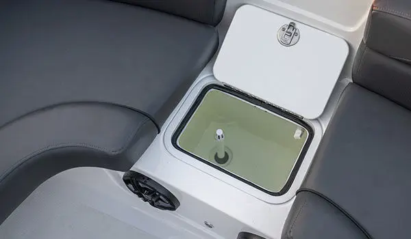 Live well compartment on a Hurricane Sundeck Sport 192 RL OB.