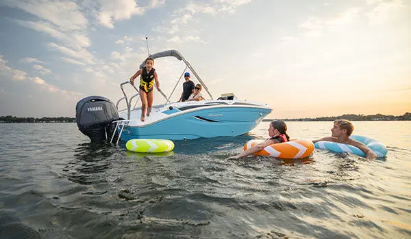 hurricane sundeck 2600 ob deck boat cruising on the ocean at sunset