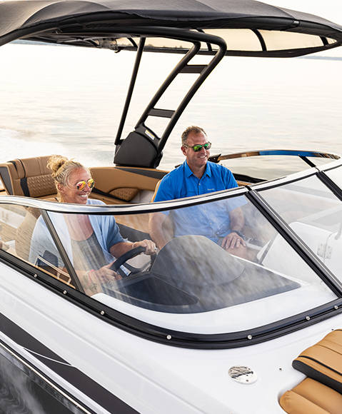 Wrap around windshield detail on a Hurricane SunDeck 2600 Outboard boat.