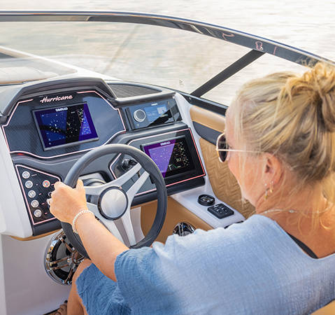 Dual multifunction digital display on a Hurricane SunDeck 2600 Outboard boat.