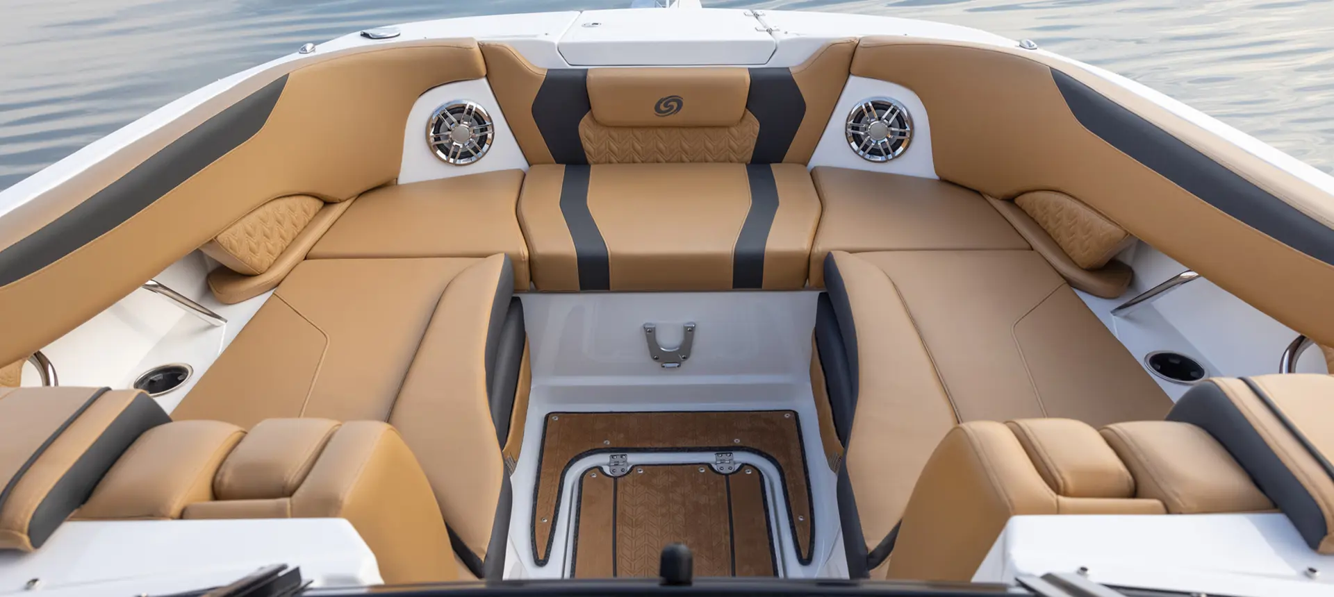 Front seating on a Hurricane SunDeck 2600 Outboard boat.