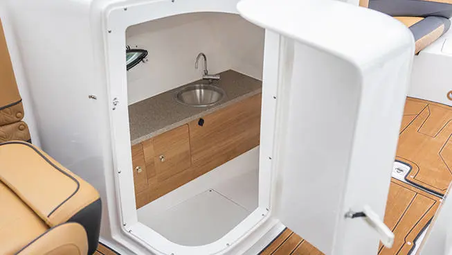 Enclosed sink on a Hurricane SunDeck 2690 Outboard boat.