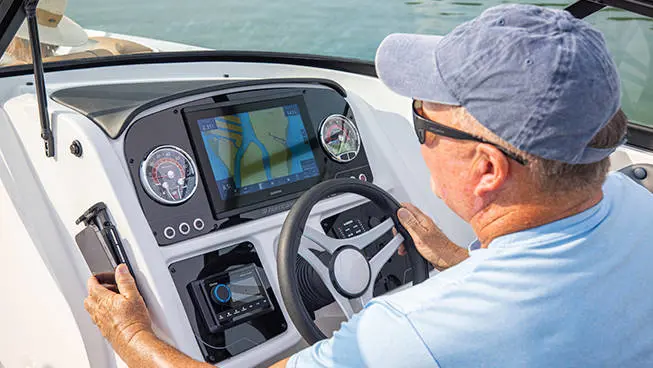 Digtal helm display on a Hurricane SunDeck 2690 Outboard boat.