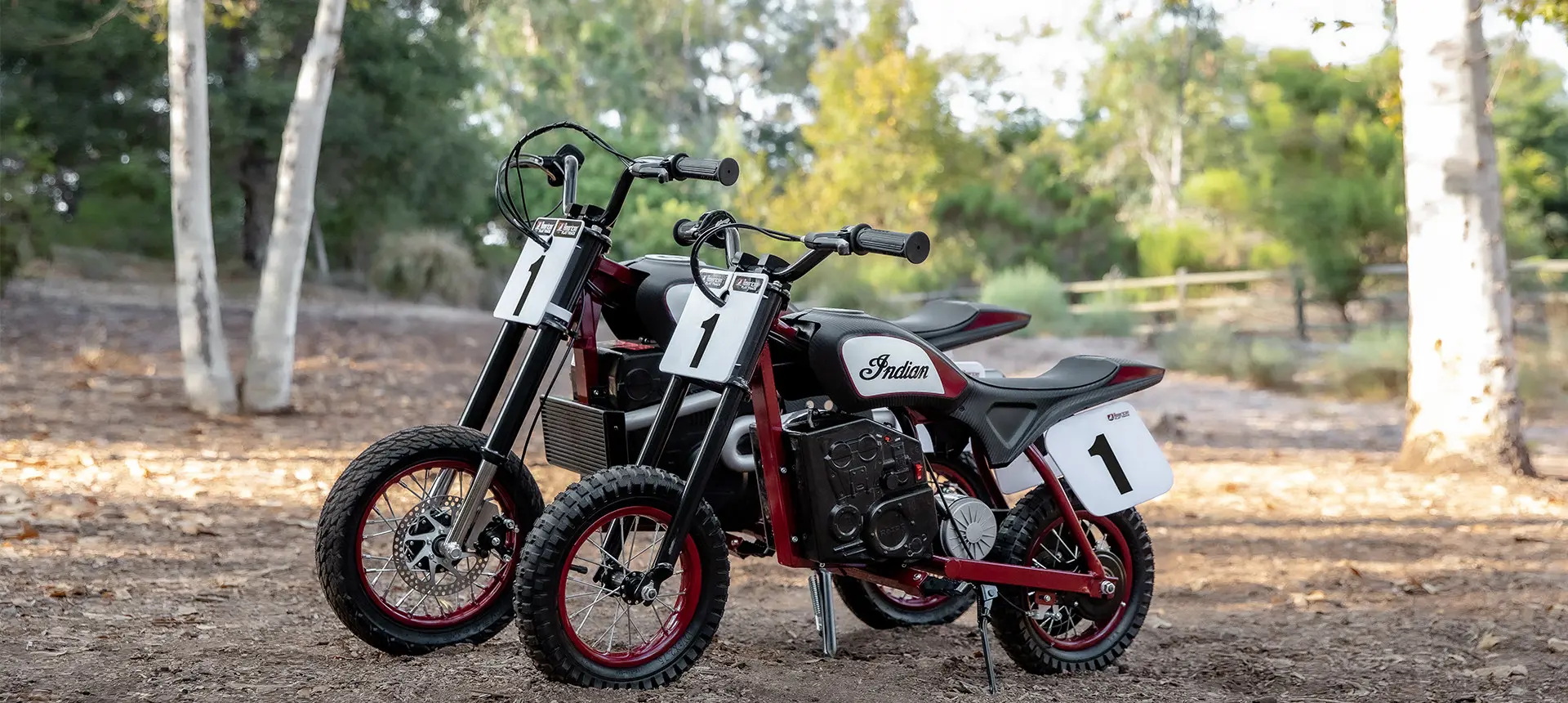 Dos motocicletas Indian eFTR Jr y mini