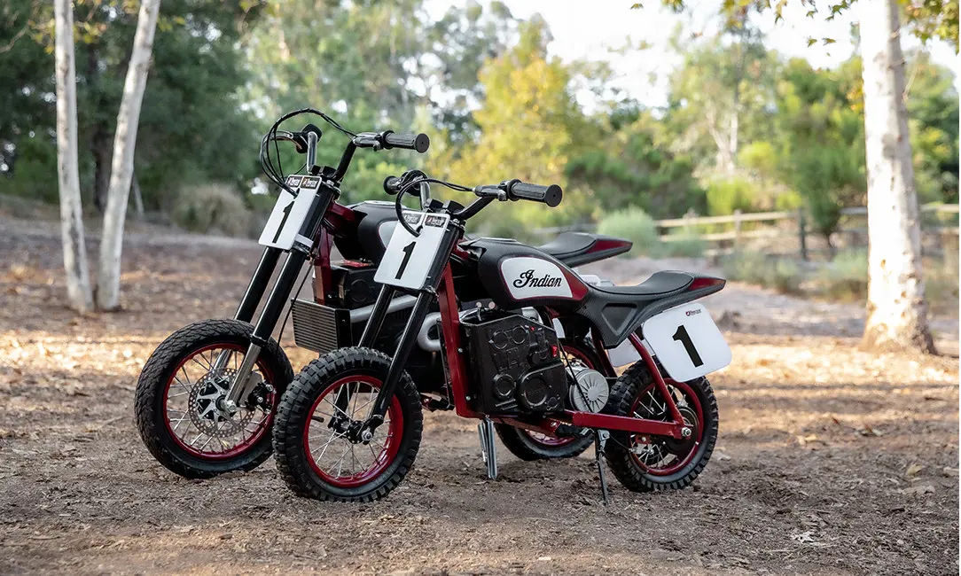 Dos motocicletas Indian eFTR Jr y mini