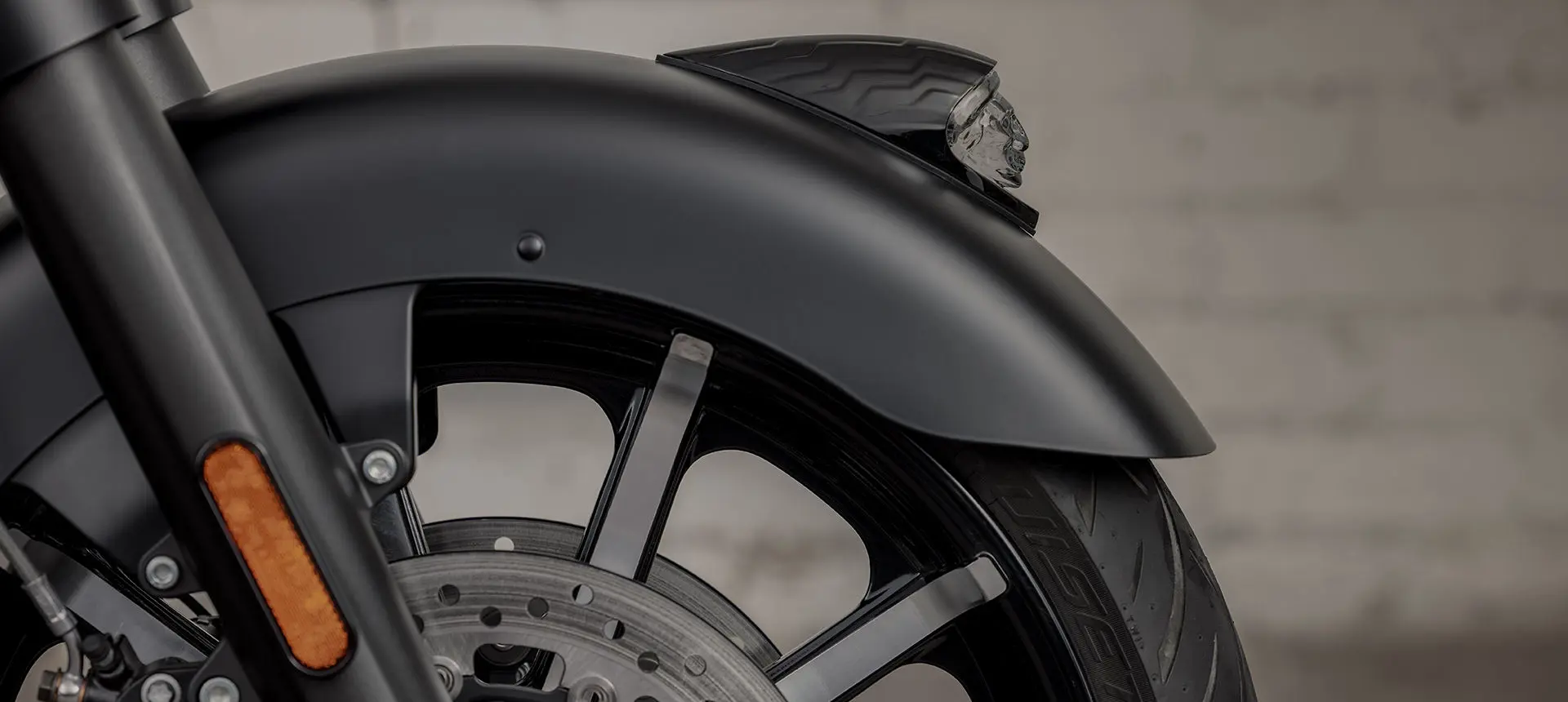 salpicadera en una motocicleta indian springfield dark horse