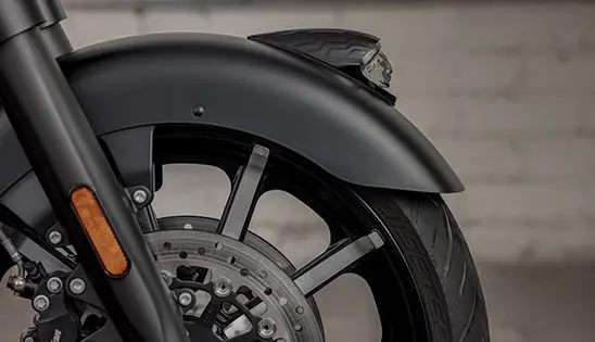 salpicadera en una motocicleta indian springfield dark horse