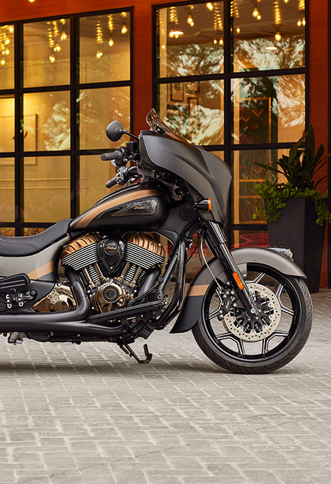 Side profile of 2023 Chieftain Elite Super Graphite Smoke / Black Smoke with Shadow Bronze Accents