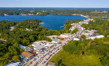 Vue aérienne du lac des Ozarks. 