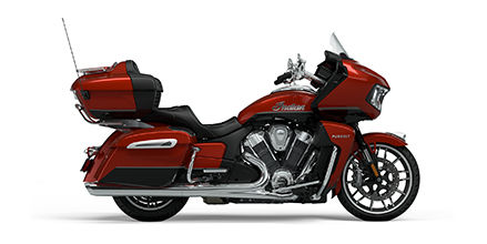 Moto estilo Touring roja y negra.
