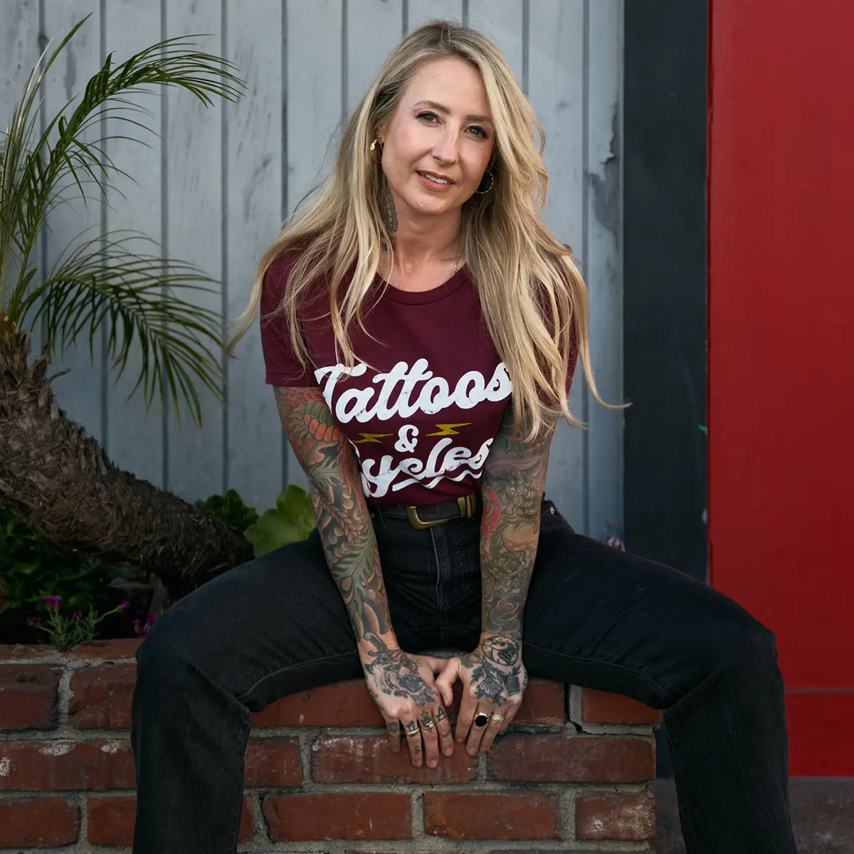 女款 IMC X HH Tattoos & Cycles 紅色 T 恤 圖片 3