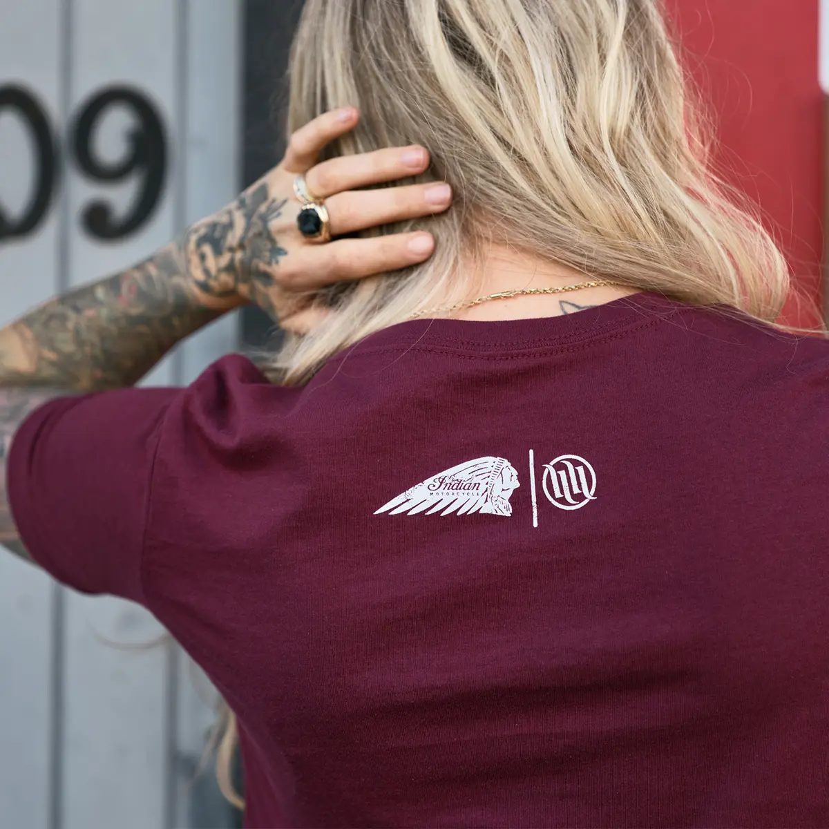 女款 IMC X HH Tattoos & Cycles 紅色 T 恤 圖片 4