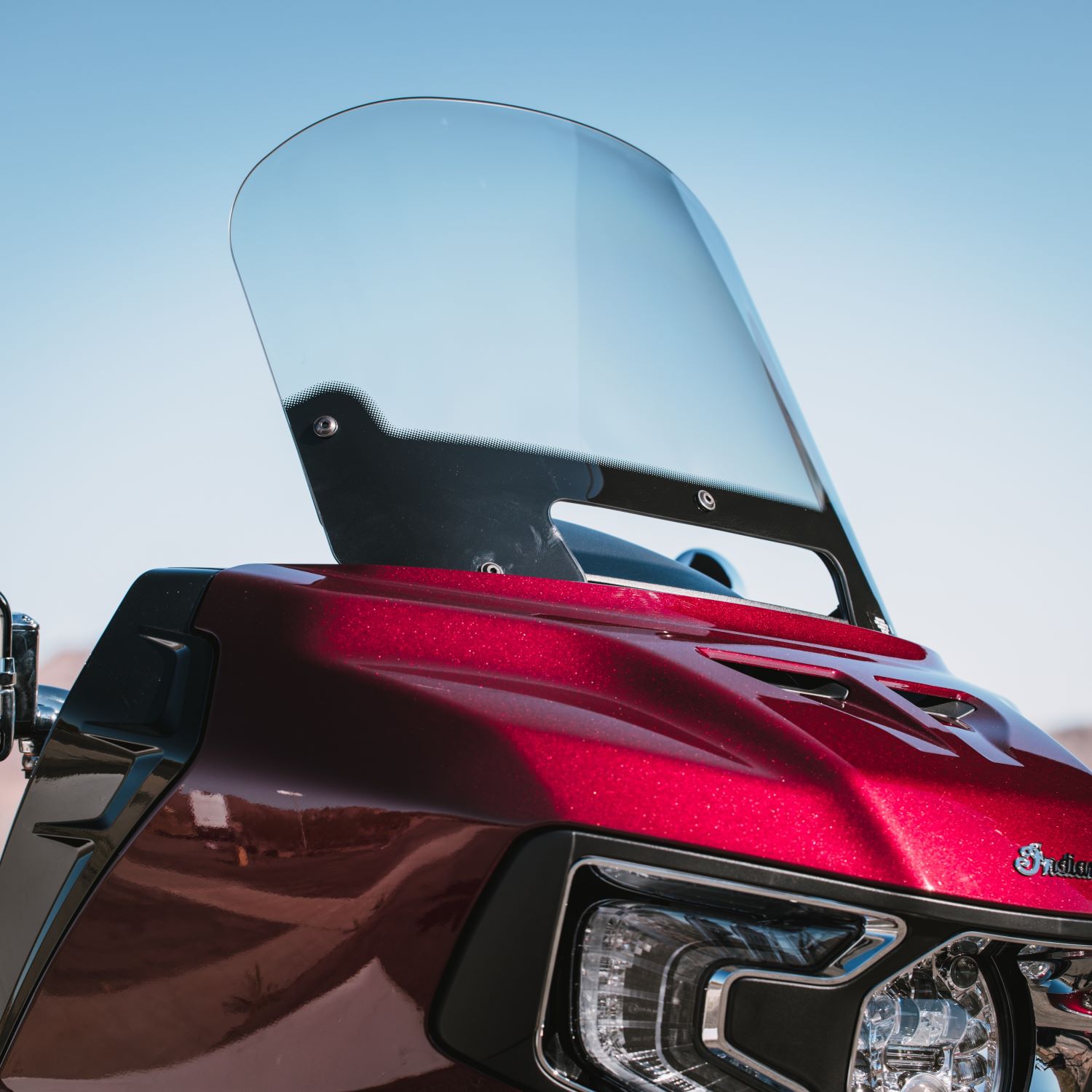 Polycarbonate 16 in. Mid Windshield, Tinted | Indian Motorcycle