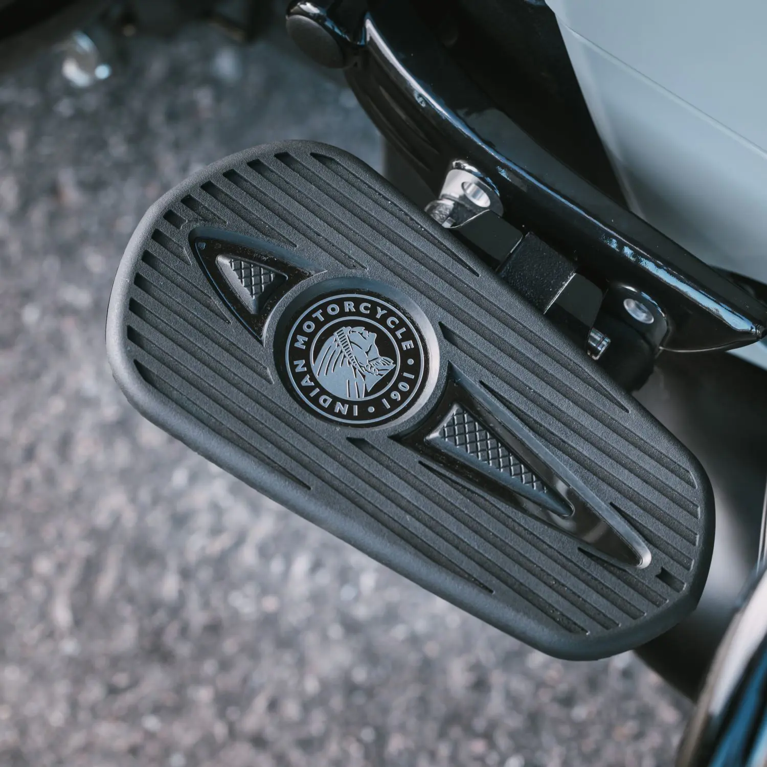 Headdress Passenger Floorboard Pads in Chrome, Pair | Indian 