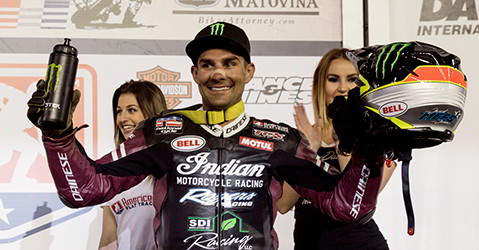 Jared Mees au podium des gagnants du Rallye FTR
