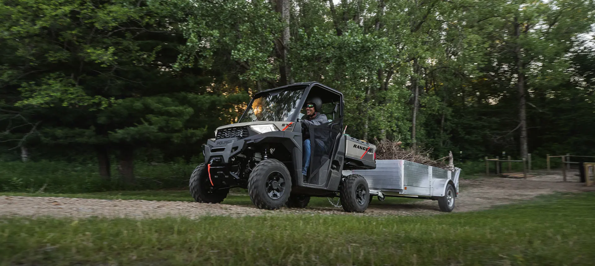 RANGER SP 570 pulling a trailer