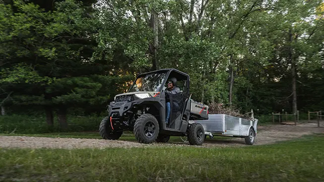 RANGER SP 570 pulling a trailer