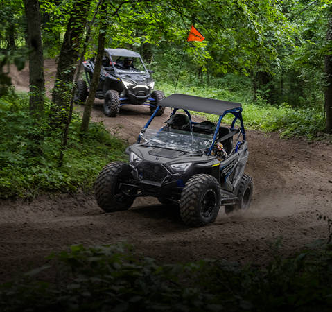 Play RZR 200 EFI video.