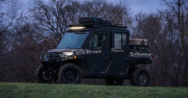 Ranger CREW 570 avec ses phares allumés