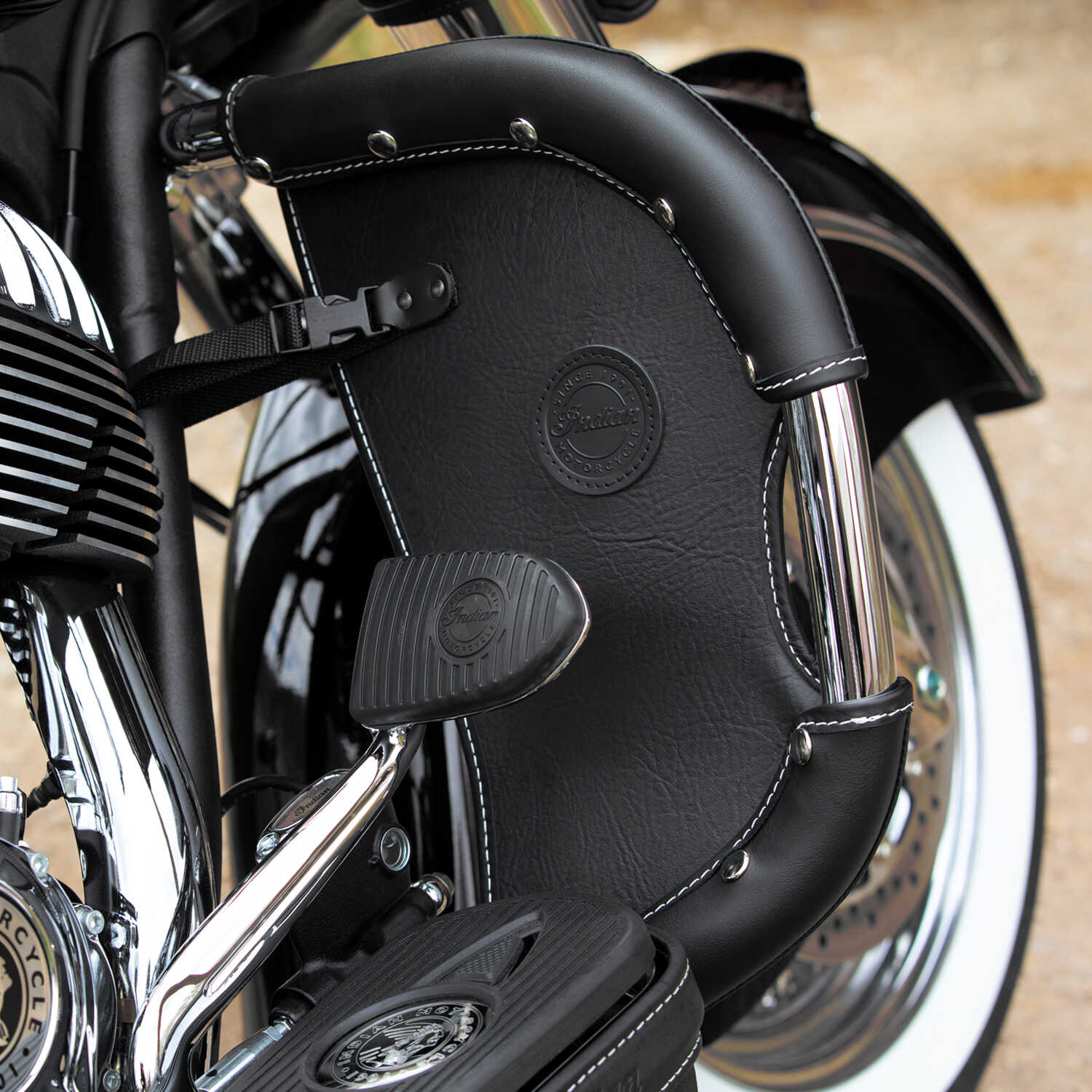 Vinyl Highway Bar Soft Closeouts, Black | Indian Motorcycle