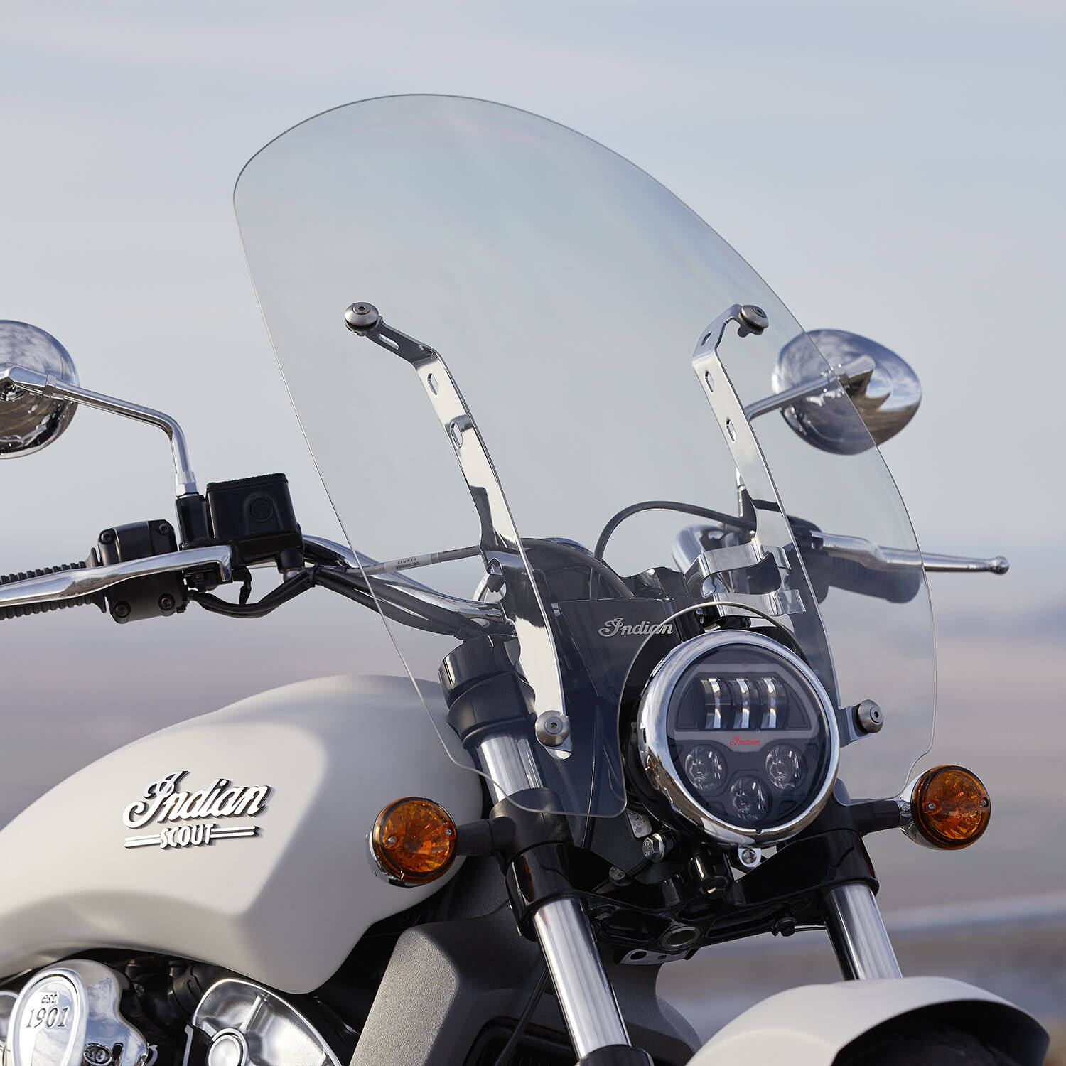 Polycarbonate 24 in. Quick Release Windshield, Chrome | Indian