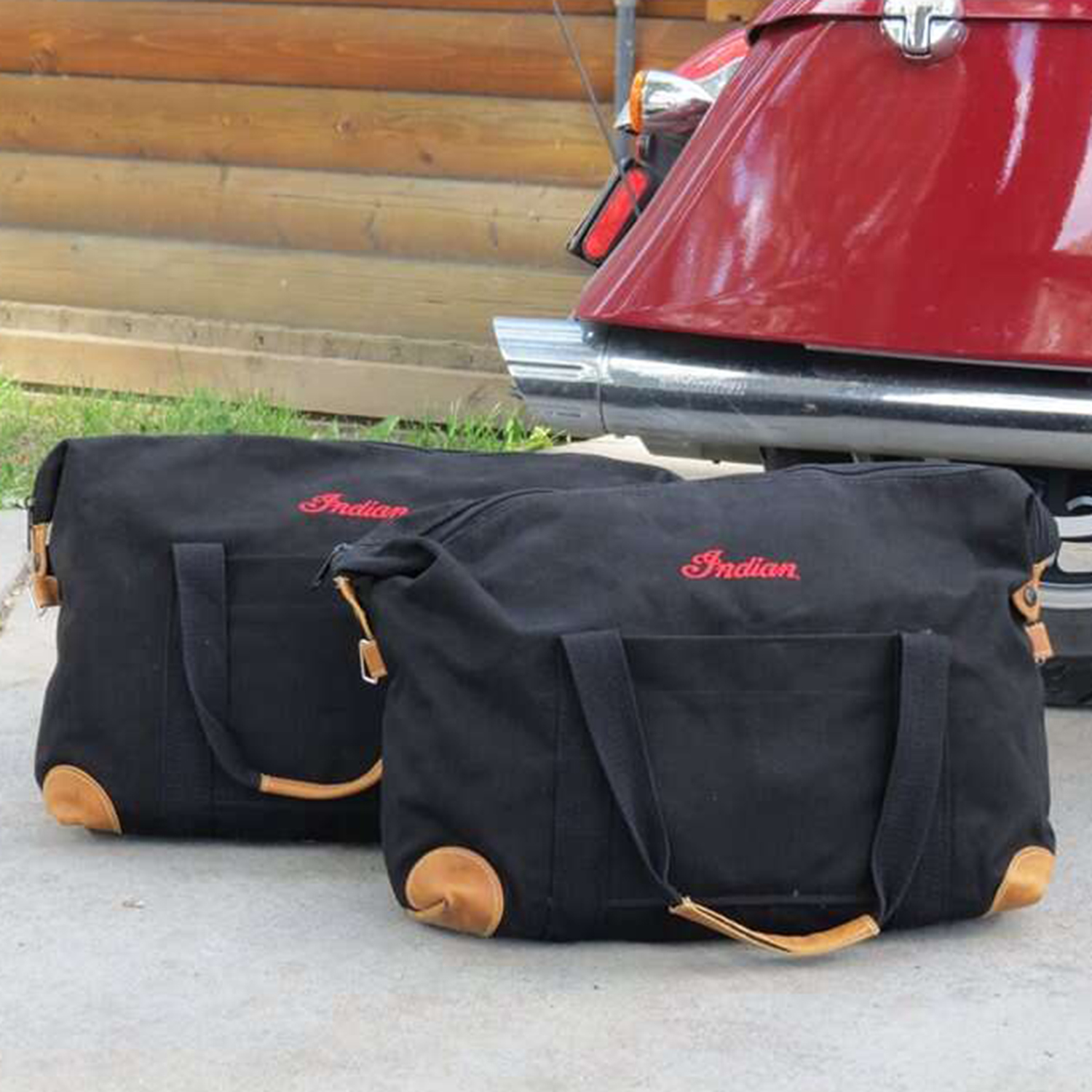Deluxe Saddlebag Travel Bags in Black, Pair | Indian Motorcycle