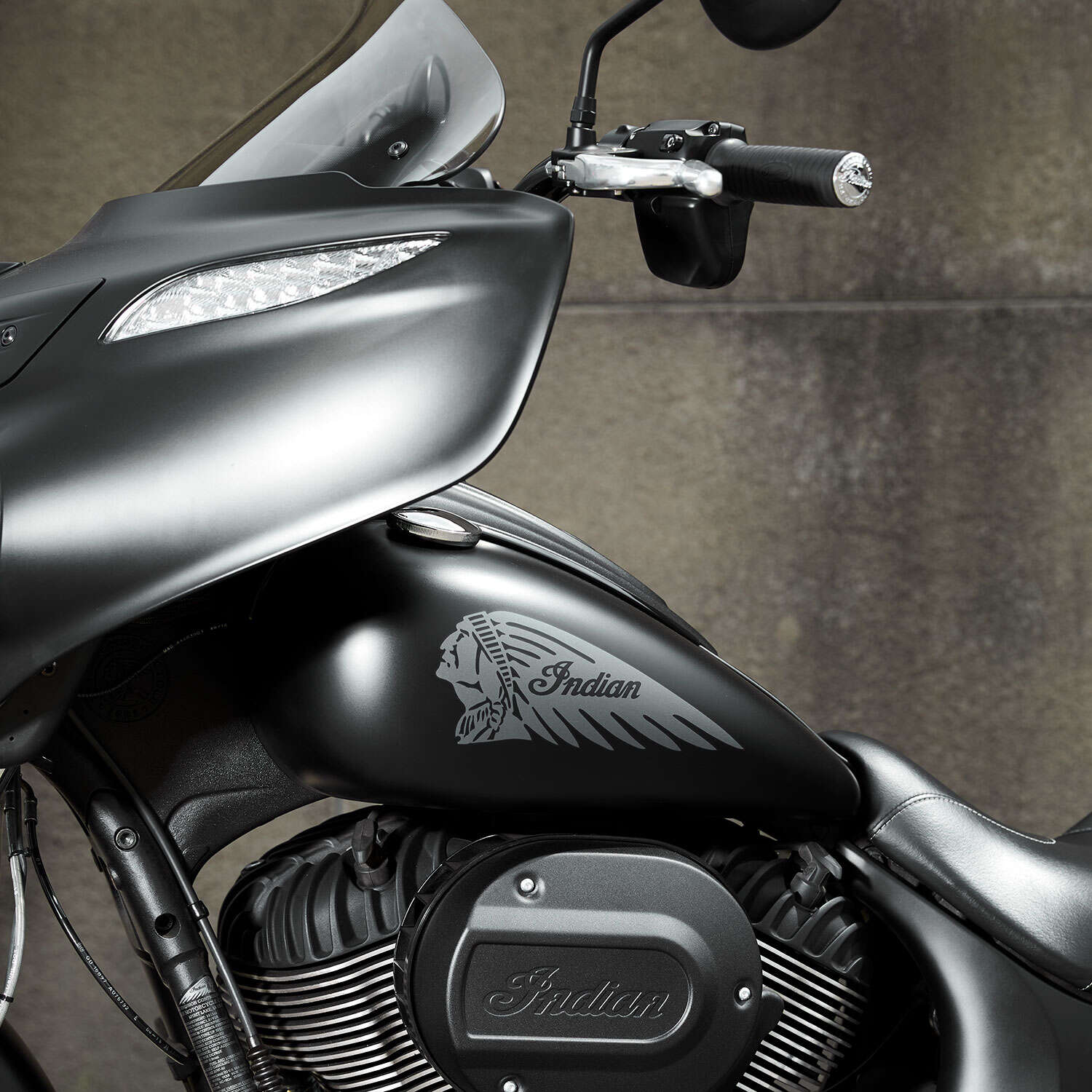 Polycarbonate 13.7 in. Flare™ Windshield, Tinted | Indian Motorcycle