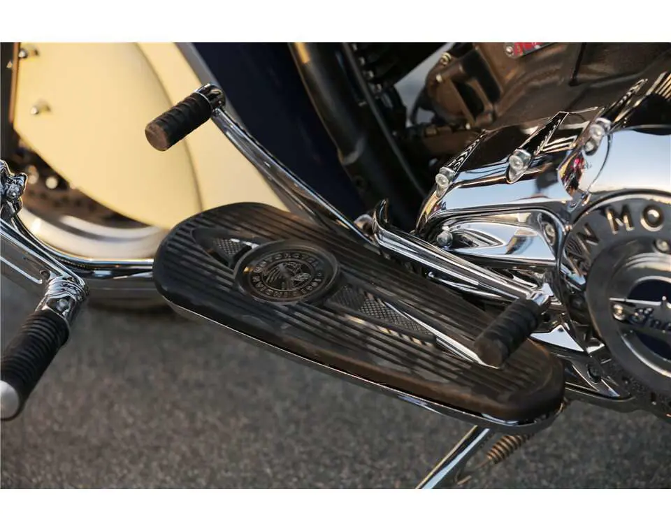 Schwarzer Fersenschalthebel mit Stift für Indian Chieftain Springfield 2014-2023