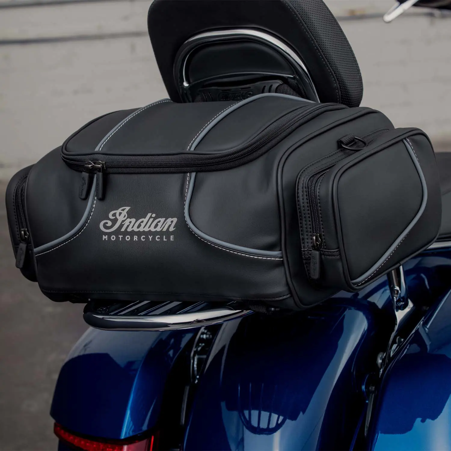 luxysound様 Spirit Lake Rack Bag, Black | Indian Motorcycle FR-CA