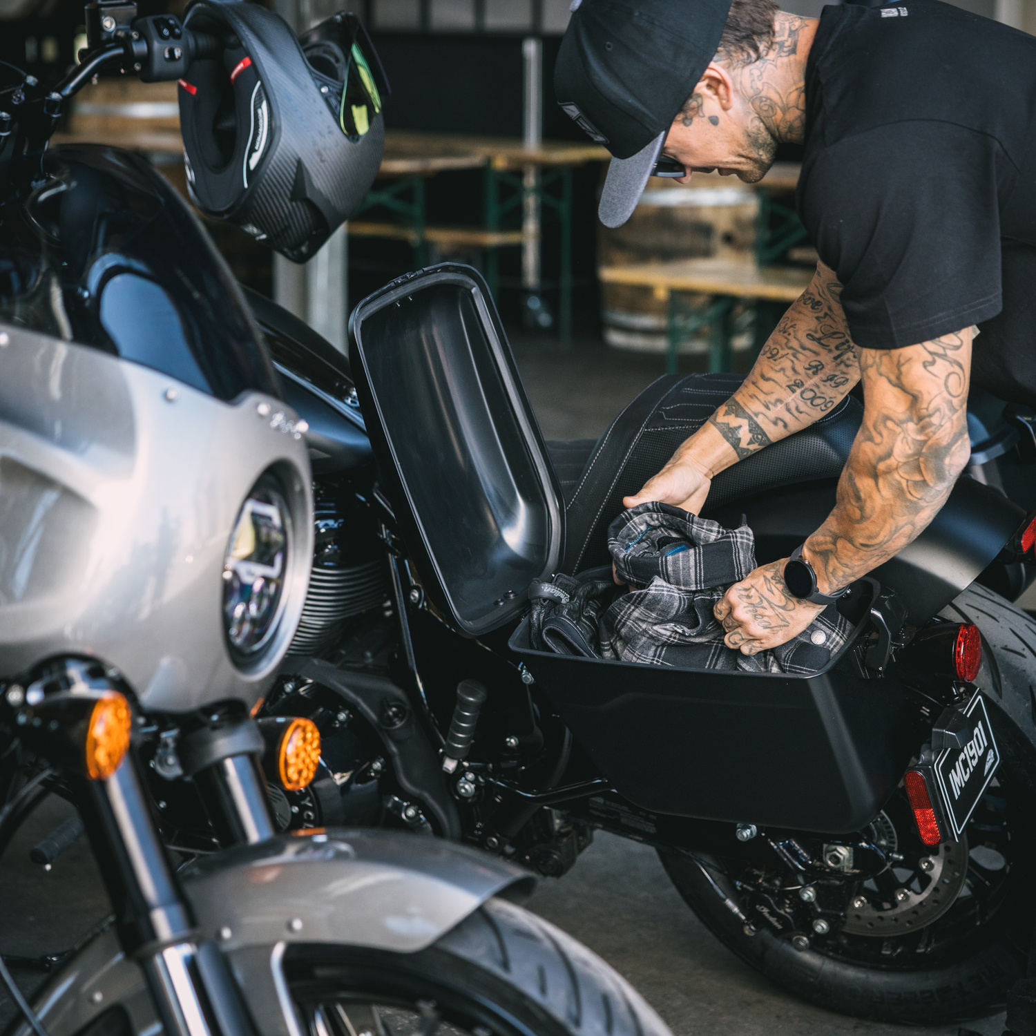 Locking Rigid Saddlebags | Indian Motorcycle FR-CA