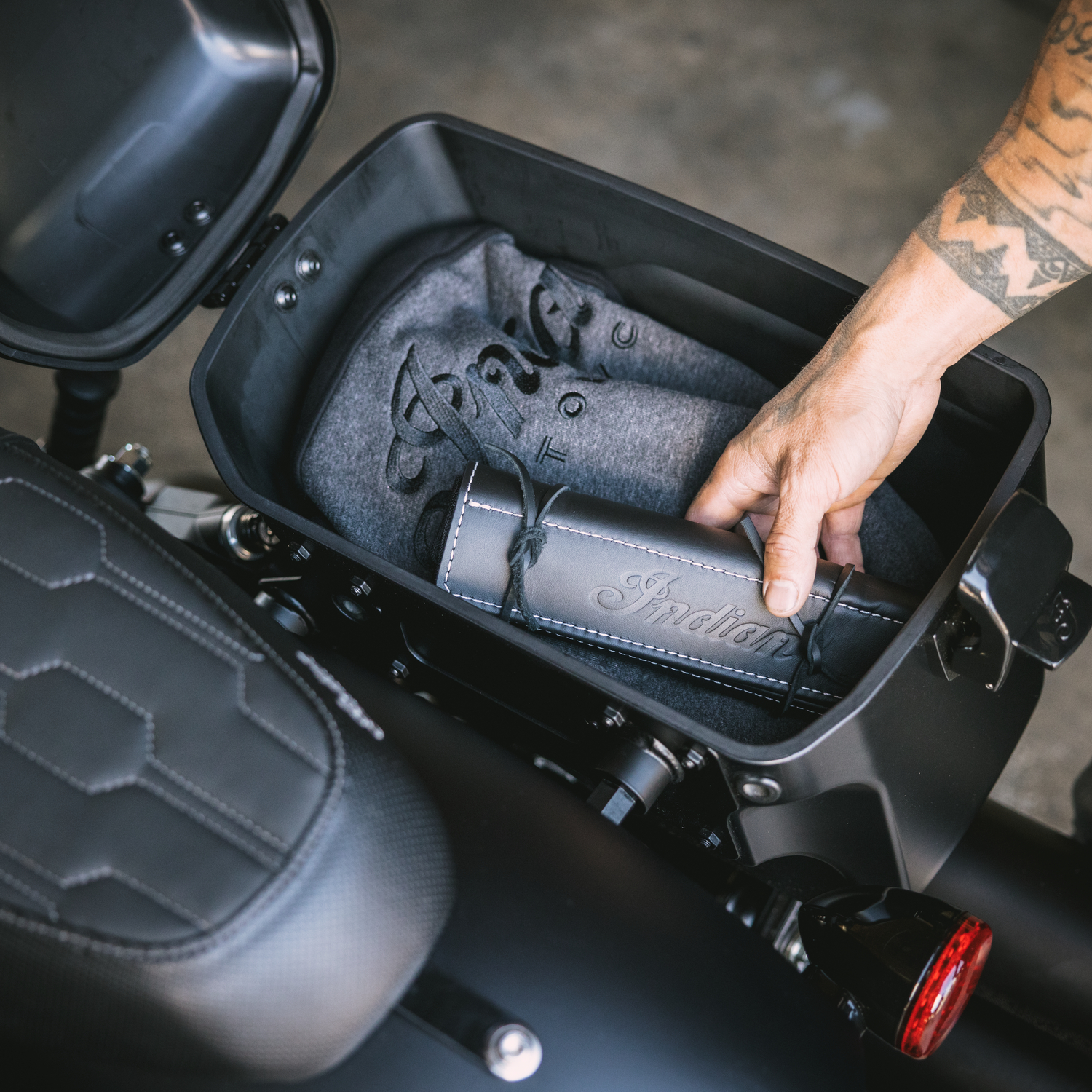 Locking Rigid Saddlebags | Indian Motorcycle FR-CA
