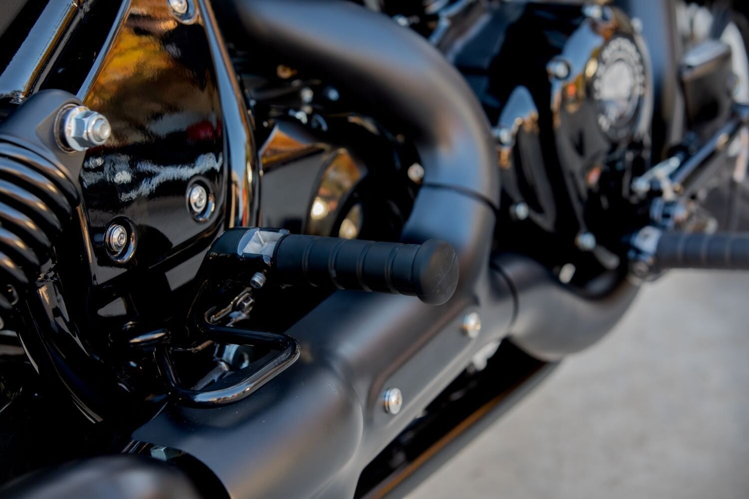 Passenger Pegs, Cruiser Black | Indian Motorcycle