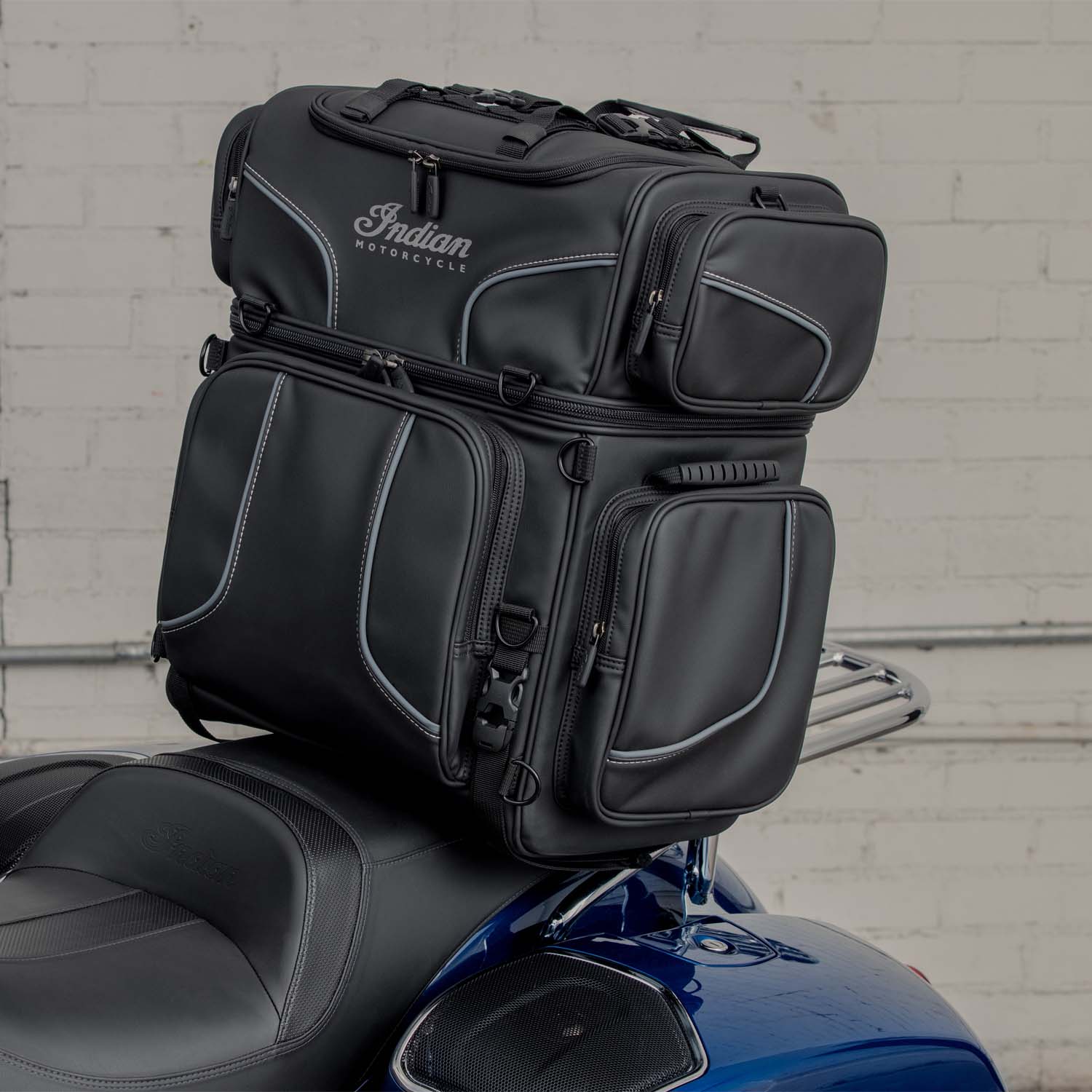 Spirit Lake Touring Bag, Black | Indian Motorcycle