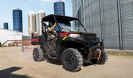 Ranger 1000 transportando un tornillo sinfín para granos