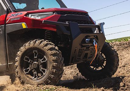 Gros plan sur les nouveaux pneus Pro Armor X-Terrain sur un Ranger Crew XP 1000 édition NorthStar