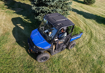 Man making a tight turn with versatrac turf mode on his Ranger SP 570