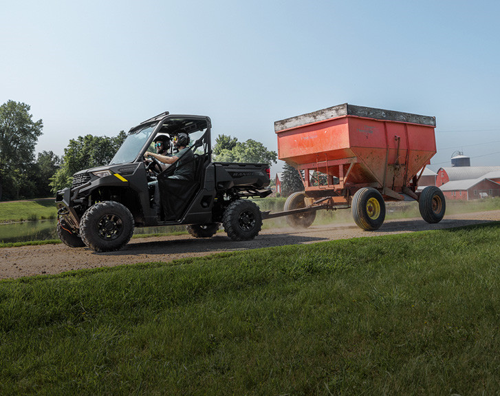 Explorer l’ensemble d’accessoires Farm/Ranch pour les VUTT RANGER 1000 2026.