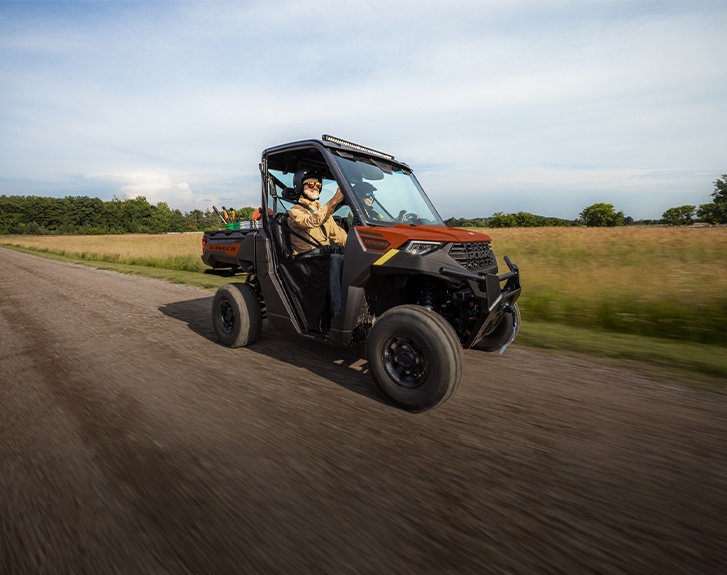Explorer l’ensemble d’accessoires Owner Essentials pour les VUTT RANGER 1000 2026.