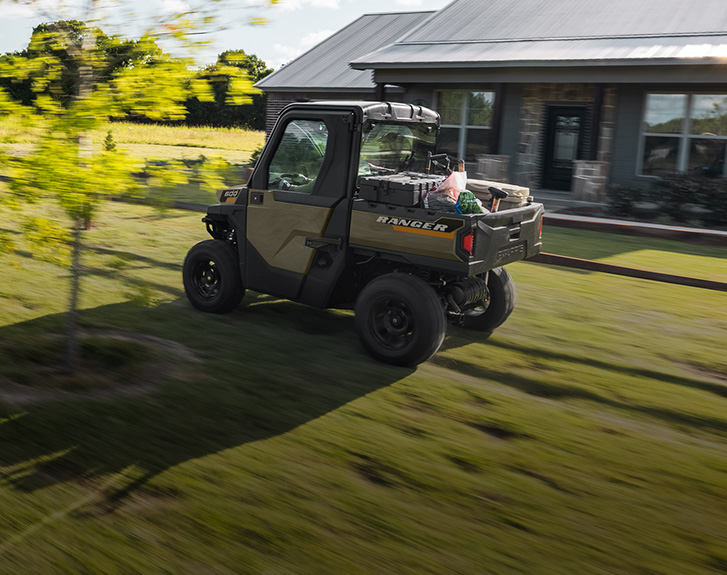 Explore los accesorios del paquete Property Maintenance para el UTV Polaris RANGER 600 de 2027.