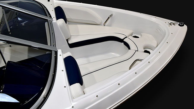 Pic of 17QX Outboard stern seating