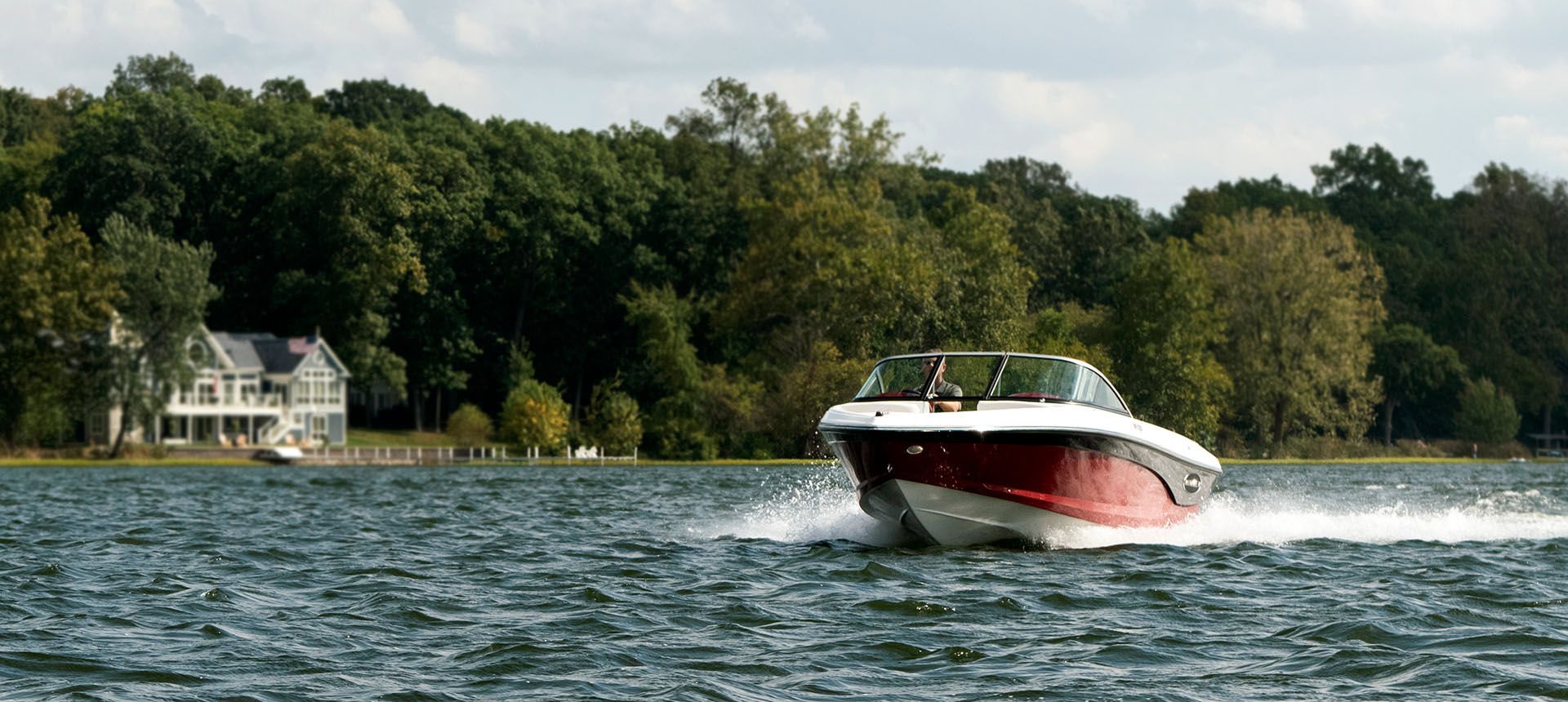 Pic of 18QX Outboard boat underway