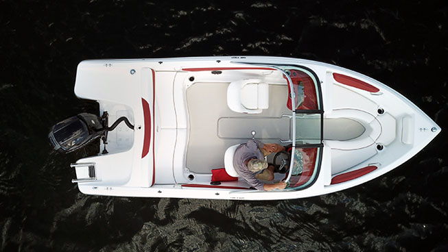 Pic overhead view of 18QX Outboard boat