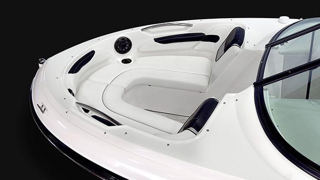 Pic of 19QX Outboard bow seating