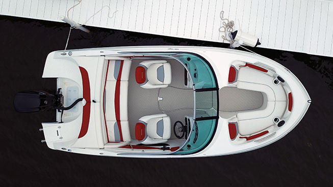Overhead pic of 19QX Outboard boat