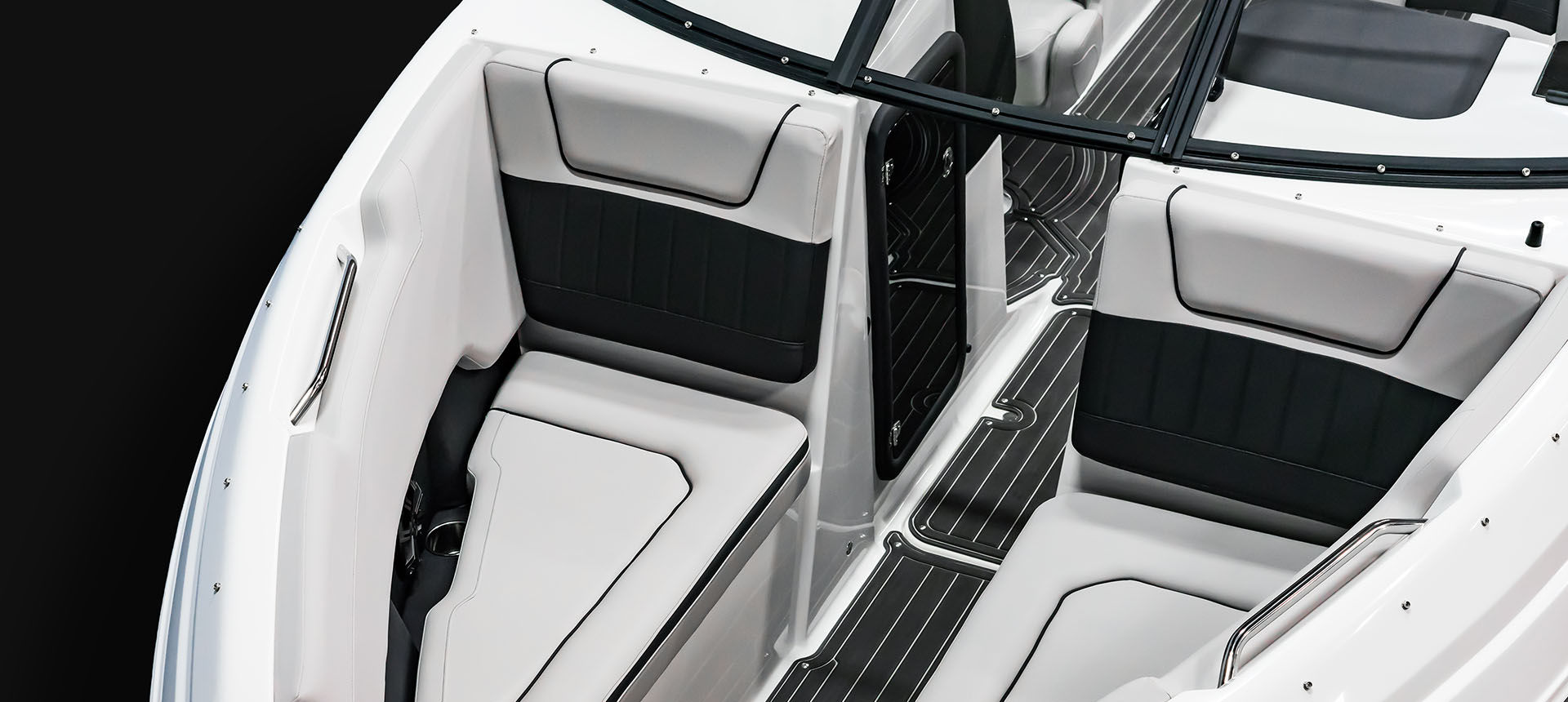 Pic of Q5 Outboard bow seating