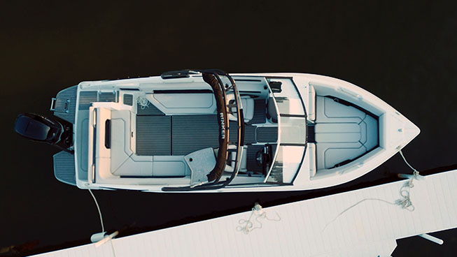 Pic of Q7 Outboard boat