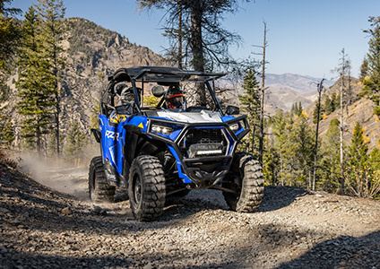 RZR Trail equipado con opciones de defensas delantera y trasera